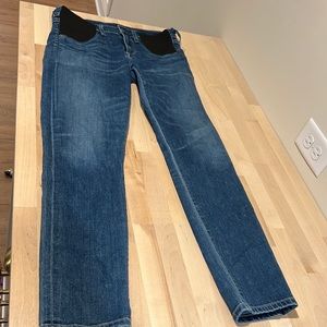 Citizens of humanity maternity straight leg jeans with side stretch pockets.